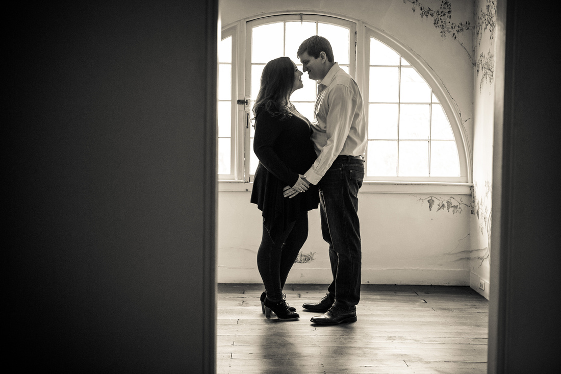 Dennis & Diana's Maternity Photos | Elkridge Furnace Inn | Kelly Heck Photography