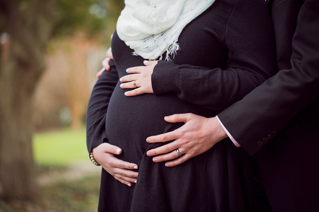 Dennis & Diana's Maternity Photos | Elkridge Furnace Inn | Kelly Heck Photography