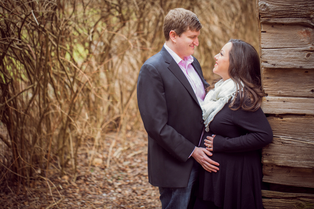 Dennis & Diana's Maternity Photos | Elkridge Furnace Inn | Kelly Heck Photography