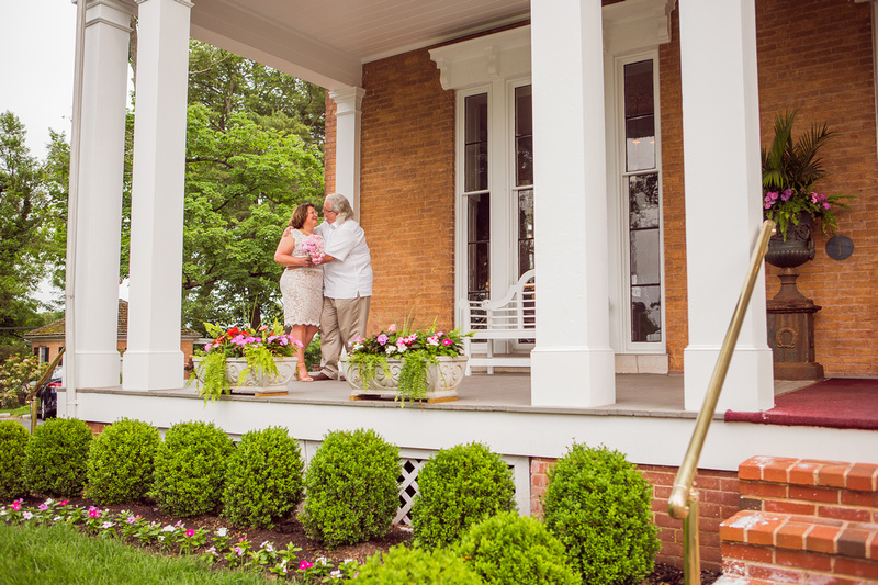 Laura & Todd, Eloping at Antrim 1844 in Taneytown, Maryland by Photographer Kelly Heck