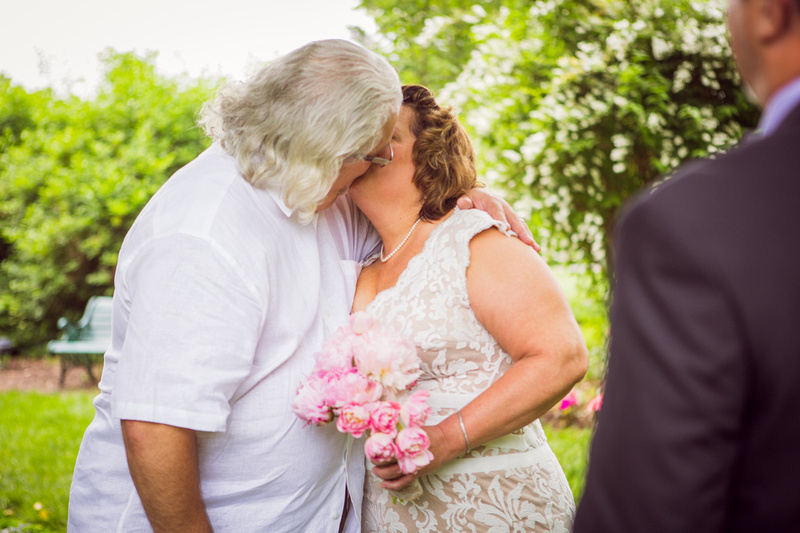 Laura & Todd, Eloping at Antrim 1844 in Taneytown, Maryland by Photographer Kelly Heck