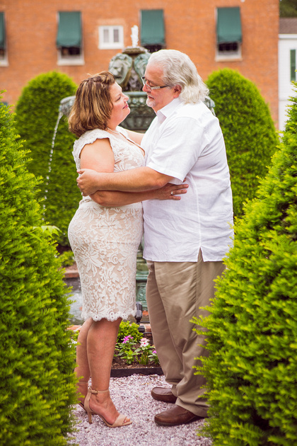 Laura & Todd, Eloping at Antrim 1844 in Taneytown, Maryland by Photographer Kelly Heck