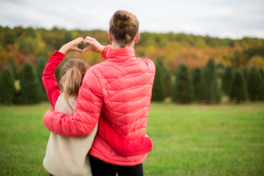 McAlonan Sisters at Thomas Tree Farm in Manchester, Maryland | P