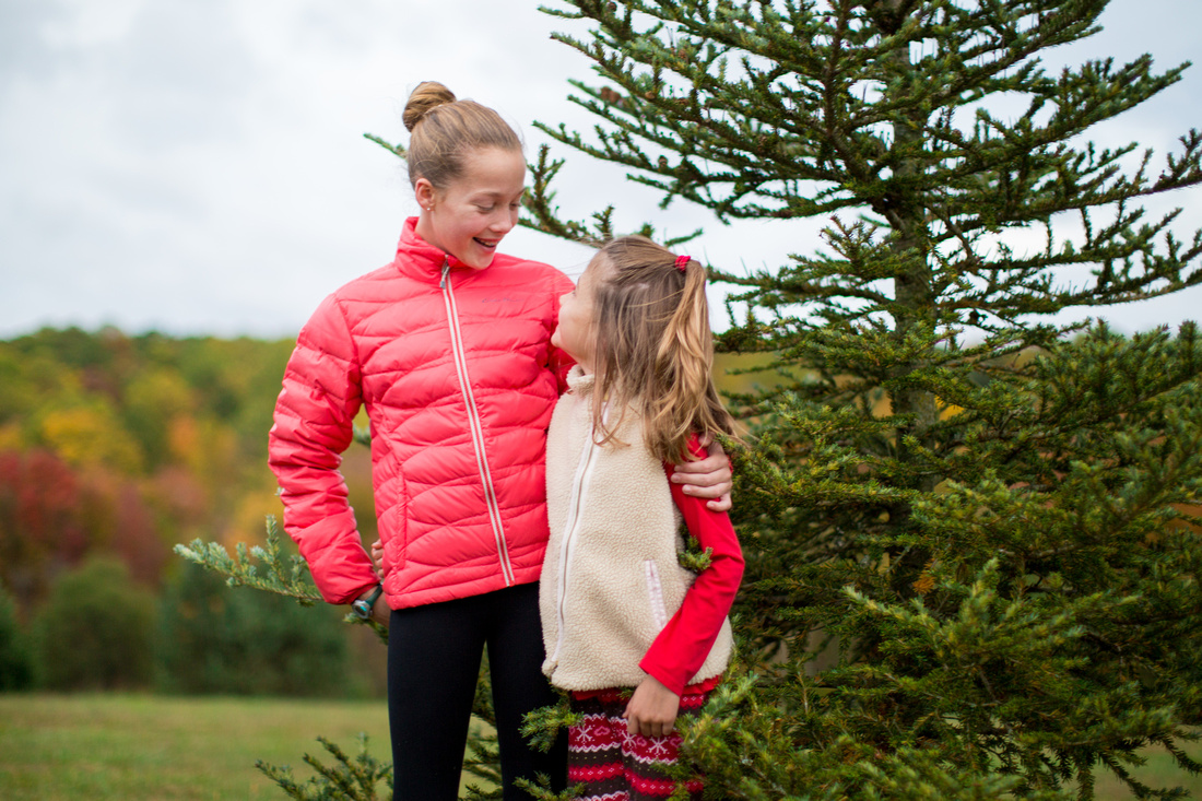 McAlonan Sisters at Thomas Tree Farm in Manchester, Maryland | P